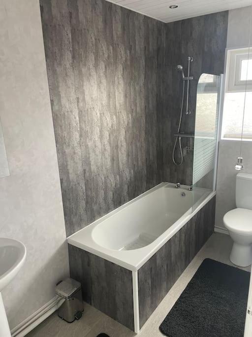Fantastic Full 3 Bedroom Modern Apartment Belfast Exterior foto